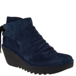 RARE LIMITED EDITION Fly London Yebi blue suede ruched wedge ankle boots sz 6